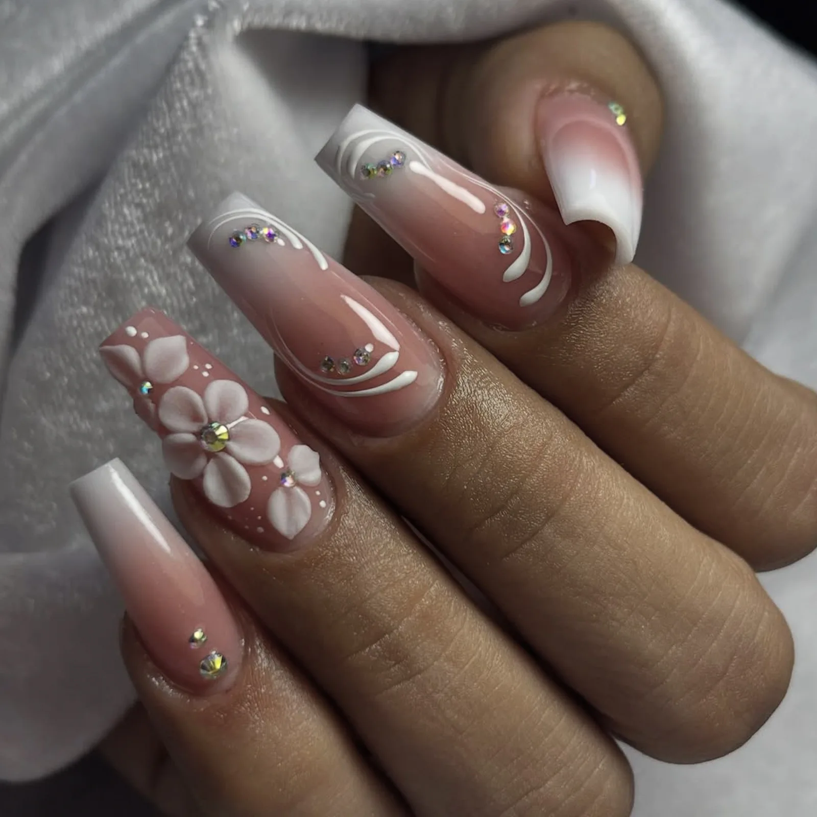 

24pcs Mid-length Ballet Fake Nails Press on White Gradient Relief Flower False Nails Rhinestone Detachable Full Cover Nails Tips