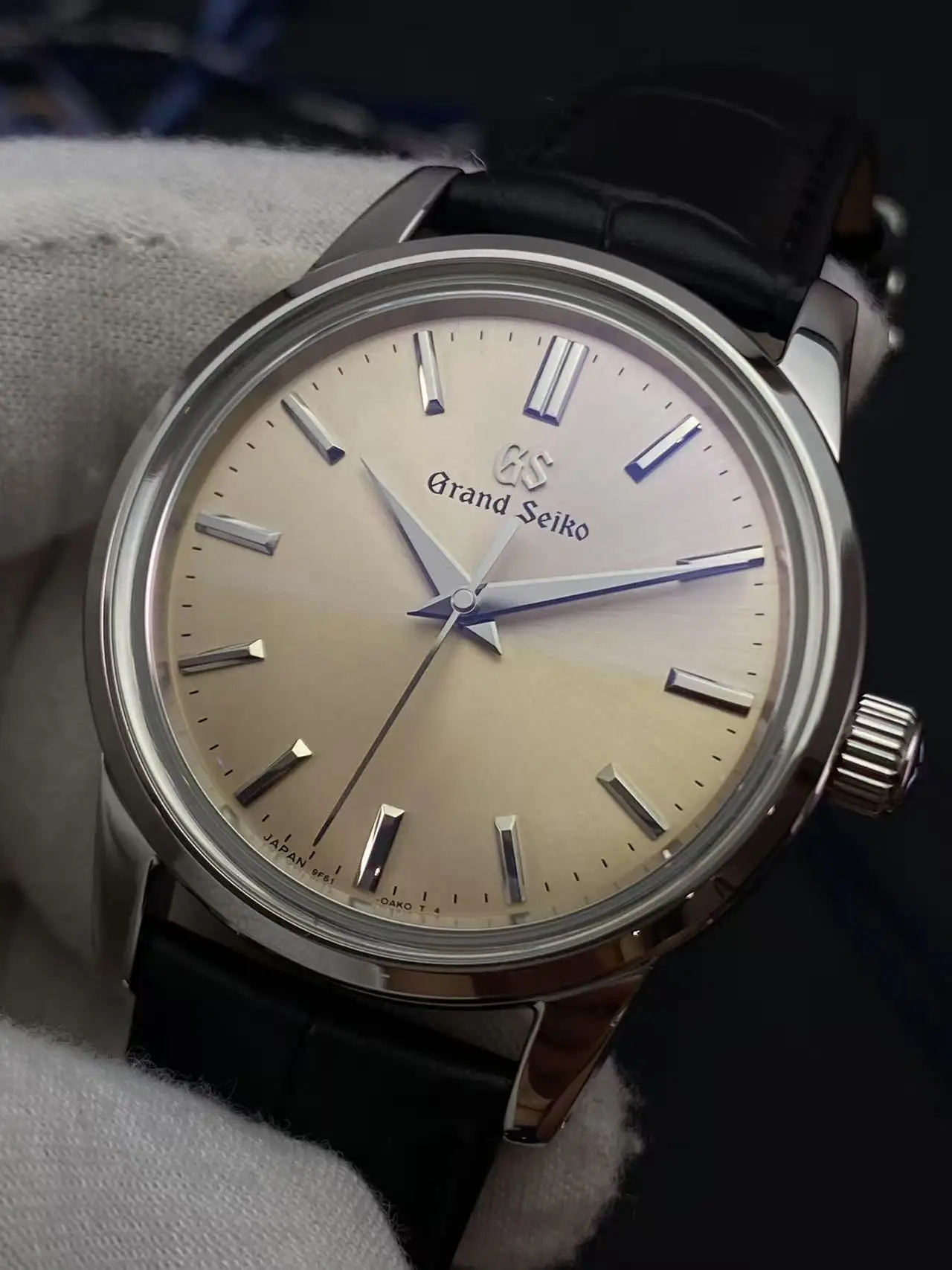 ساعة GS ukiyo-e ميكانيكية أوتوماتيكية باللون الأزرق الجليدي للرجال كريم المينا الصين 2824 حركة مستقرة ومتينة وعصرية وشعبية