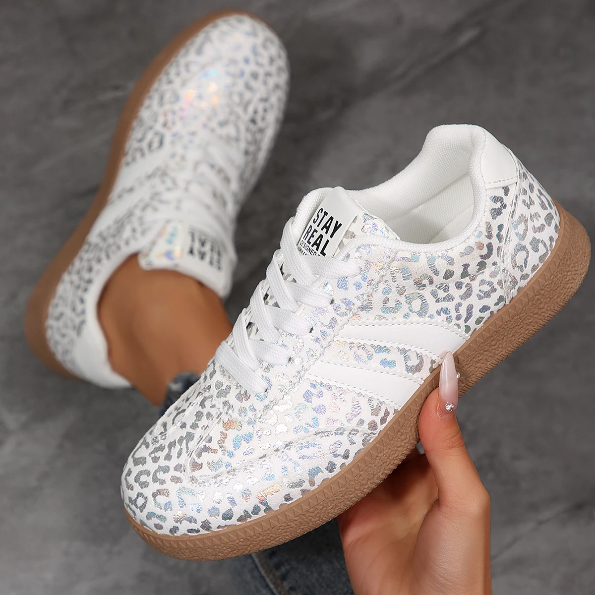 2026 Herbst Damenmode Wildleder-Sneaker mit Doppelschnallen-Metalldetails Leichte Atmungsaktive Bequeme Freizeitschuhe – Detail 7