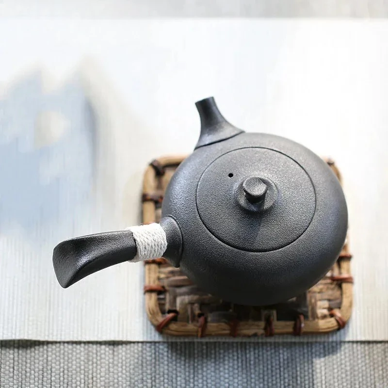 

175ml Handmade Japanese Style Ceramic Side Handled Teapot Balck Coarse Tea Pot Kung Fu Tea Pu'er Teaware Master Personal Pots