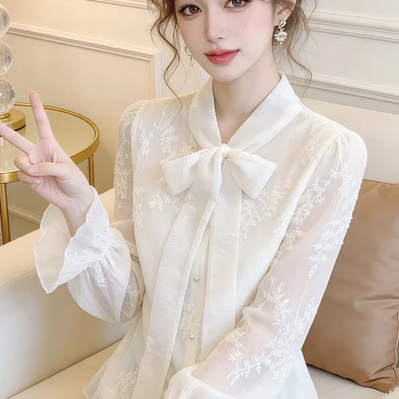 

Женская блузка из белого шифона с вышивкой, большим бантом и расклешенными рукавами во французском стиле, коллекция Весна-Осень 2026, топы-бабочки для женщин