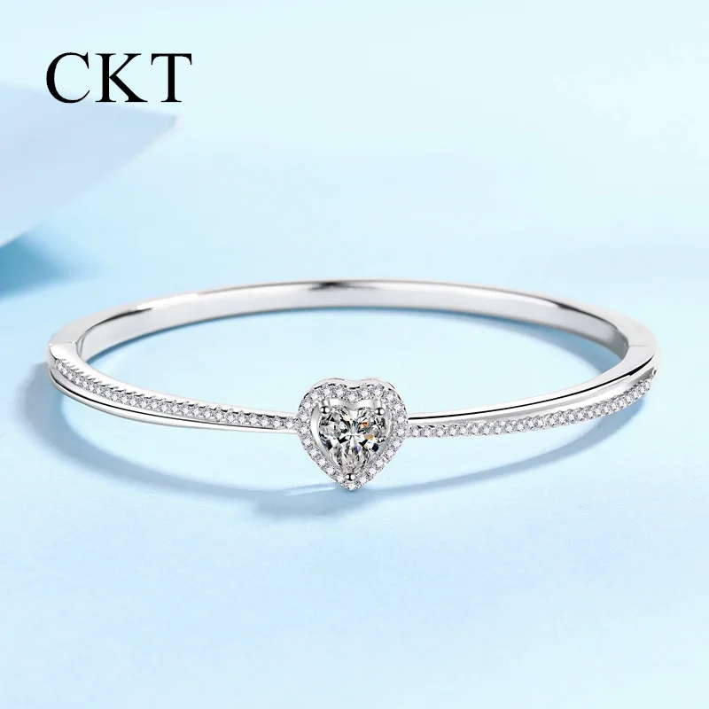 

High Quality Platinum Pt950 Inlaid 1.45 Carat Moissanite Bangles for Female Fresh and Sweet Heart Bracelet Diamond Fine Jewelry