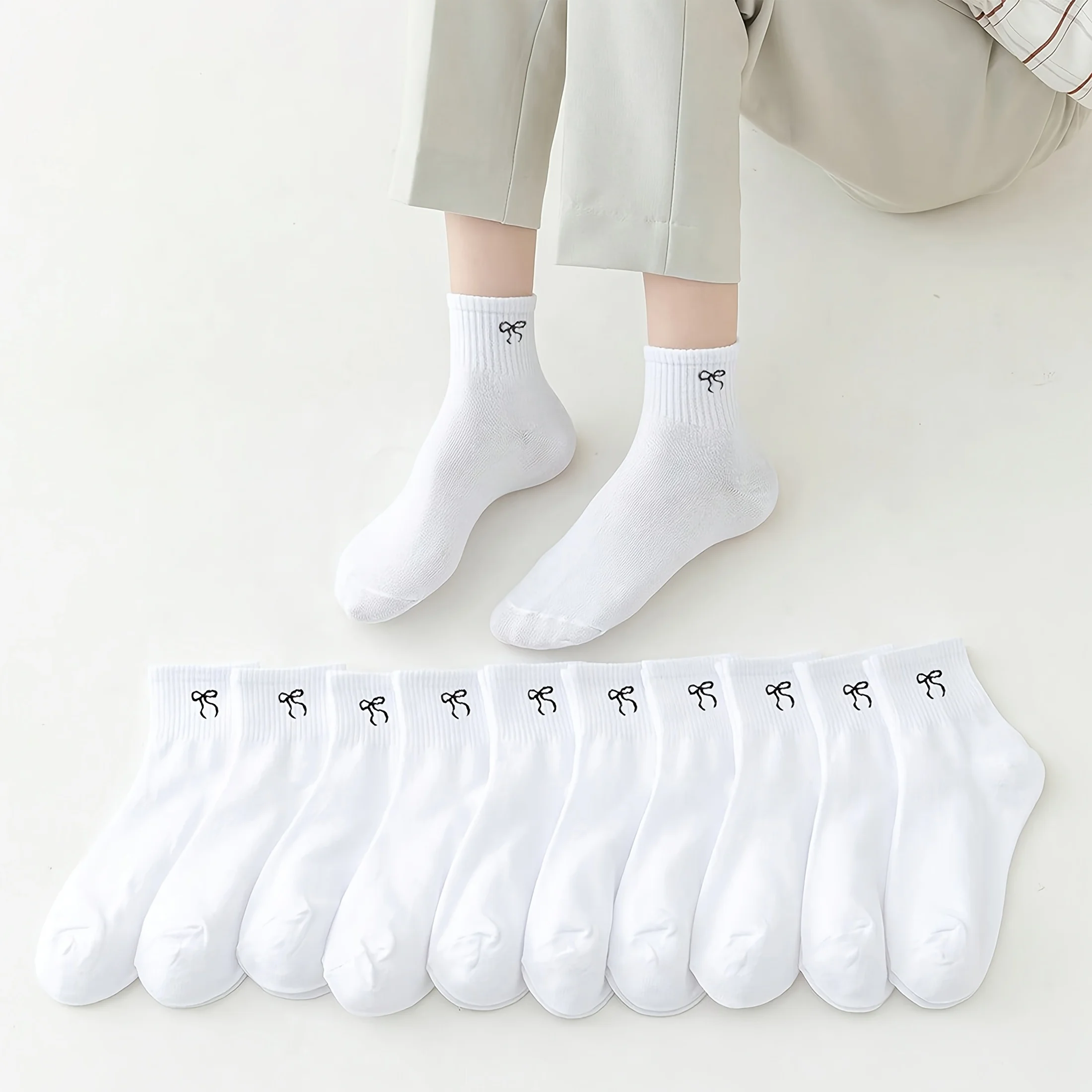8 Pairs of Socks in Random Mixed Colors, Simple Solid Color Children's Socks, Trendy and Versatile Mid-Calf Socks with Bow Pattern, Suitable for Casual Daily Life