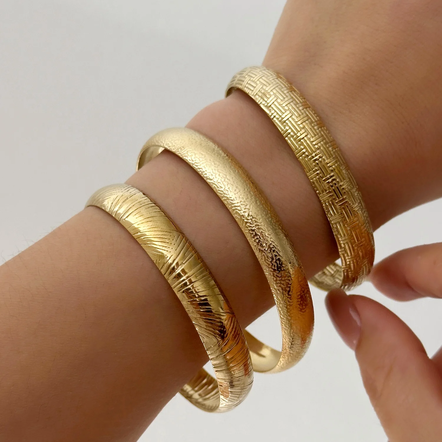 Stainless Steel Feather Woven Pattern Open Hand Bracelet Women's French Style Simple Vintage Wristband for Commuting Jewelry Gif