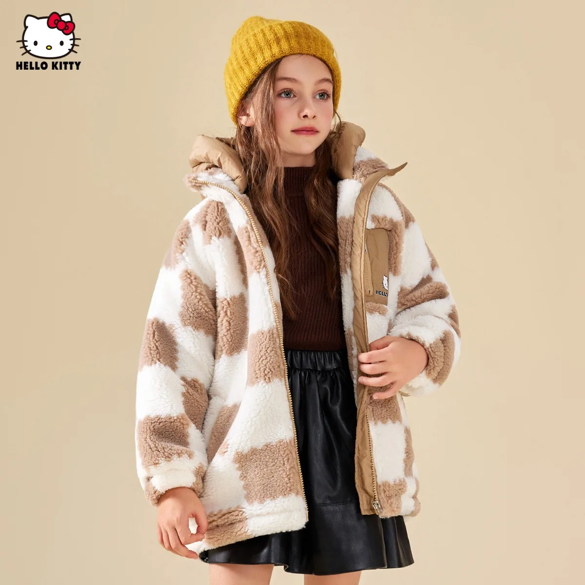 

【Официально лицензированная】Hello Kitty, осенне-зимняя куртка с воротником-стойкой для девочек, мультяшная куртка с цветными блоками, пальто в шахматном порядке, повседневная прогулка