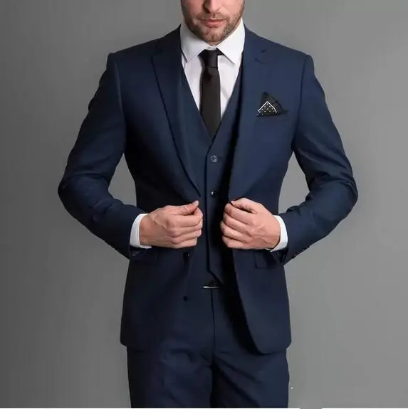 แฟชั่น Navy Blue Mens Tuxedos สามชิ้นชุดเจ้าบ่าวงานแต่งงาน Fit Groombride Tuxedos สำหรับ Man (เสื้อ + เสื้อกั๊ก + กางเกง)