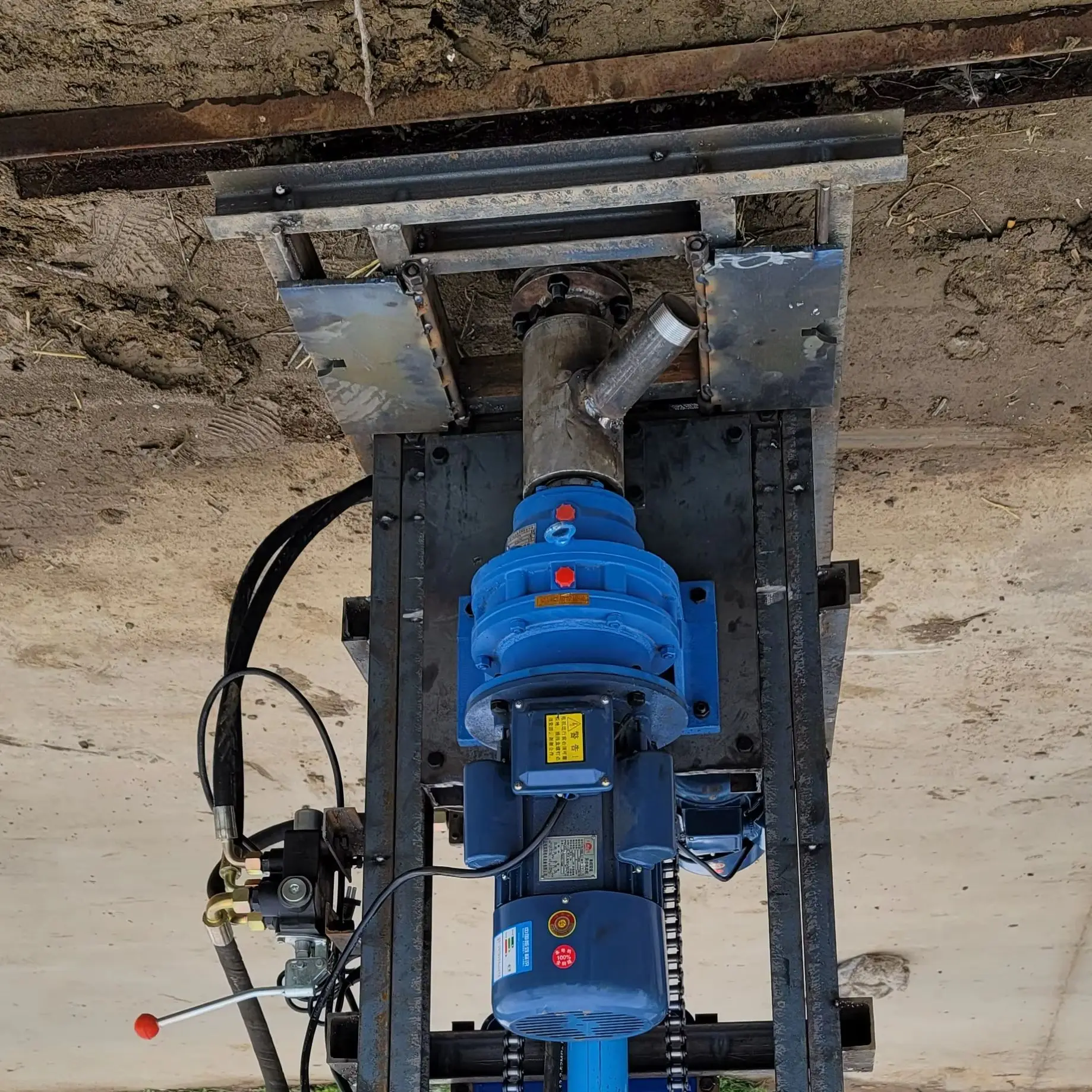 

Настраиваемая 100-метровая портативная электрическая гидравлическая роторная буровая установка для водяных скважин/буровальная установка для водяных скважин с электрическим запуском