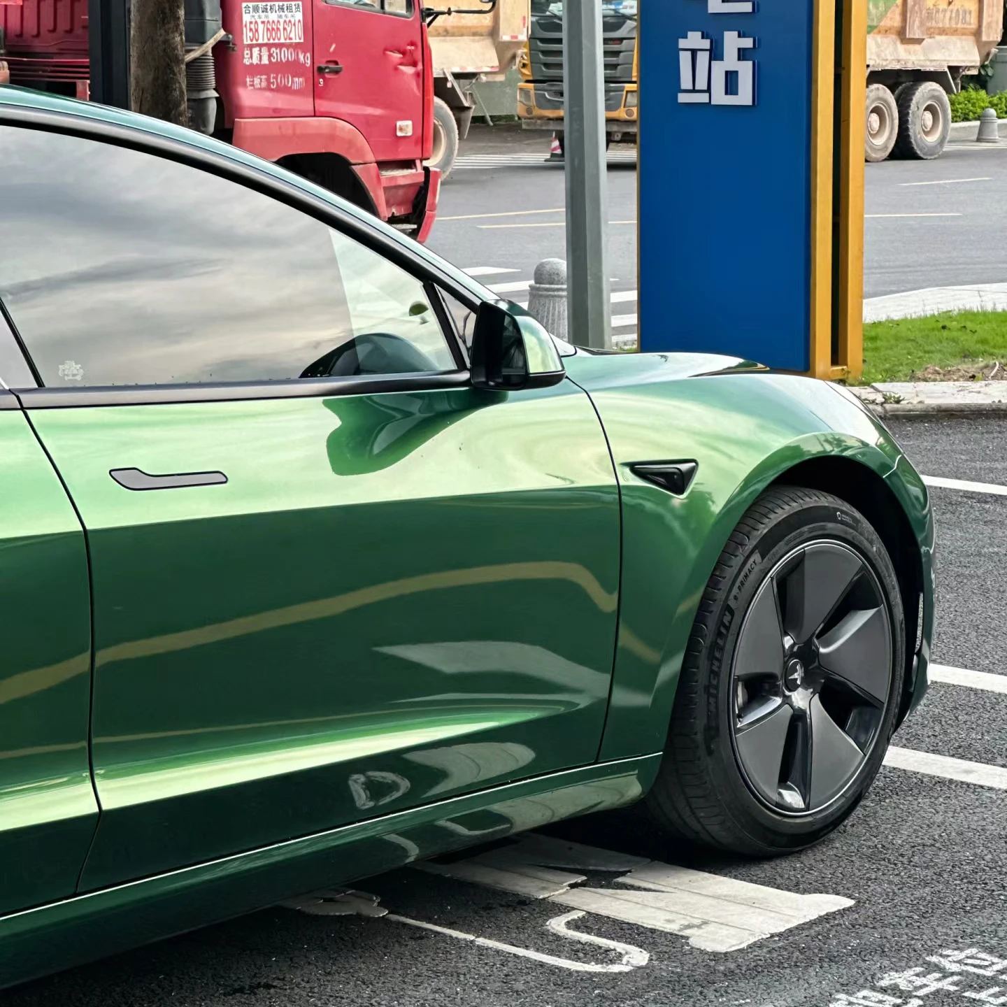 

Sonoma Green PET Liner Auto Vinyl Wrap Gold Car Wrap Eco-Friendly Film for Vehicle Customization