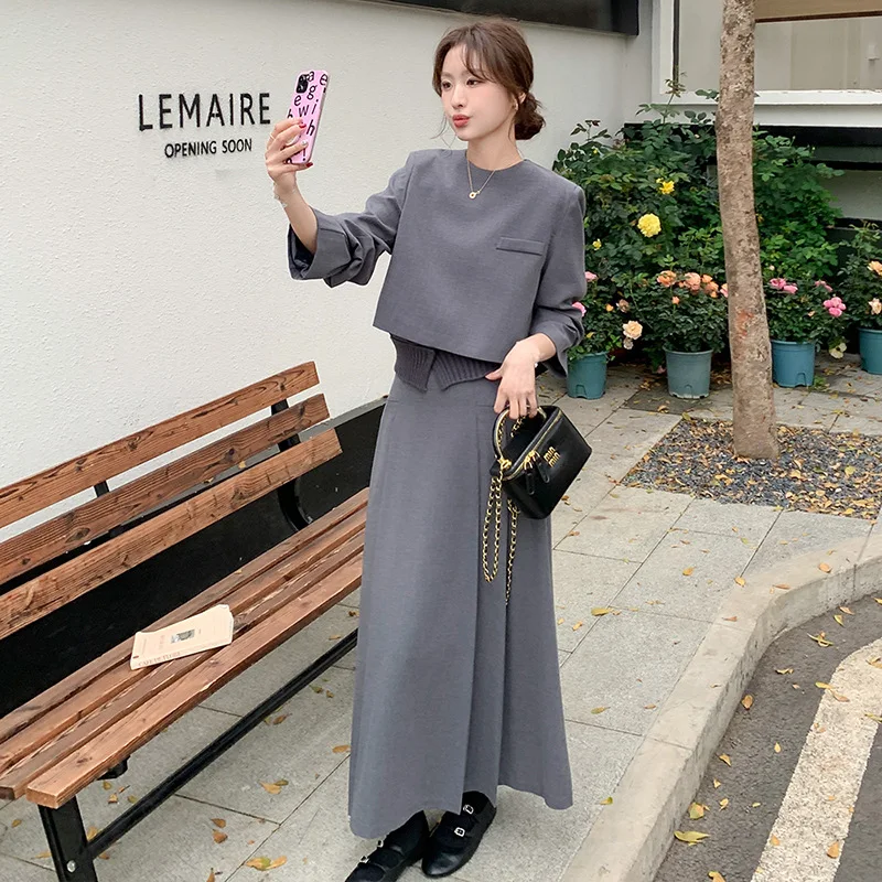 

Короткий стильный топ с круглым вырезом + полуюбка, комплект из двух предметов, женский осенний новый стильный однотонный элегантный темпераментный простой комплект