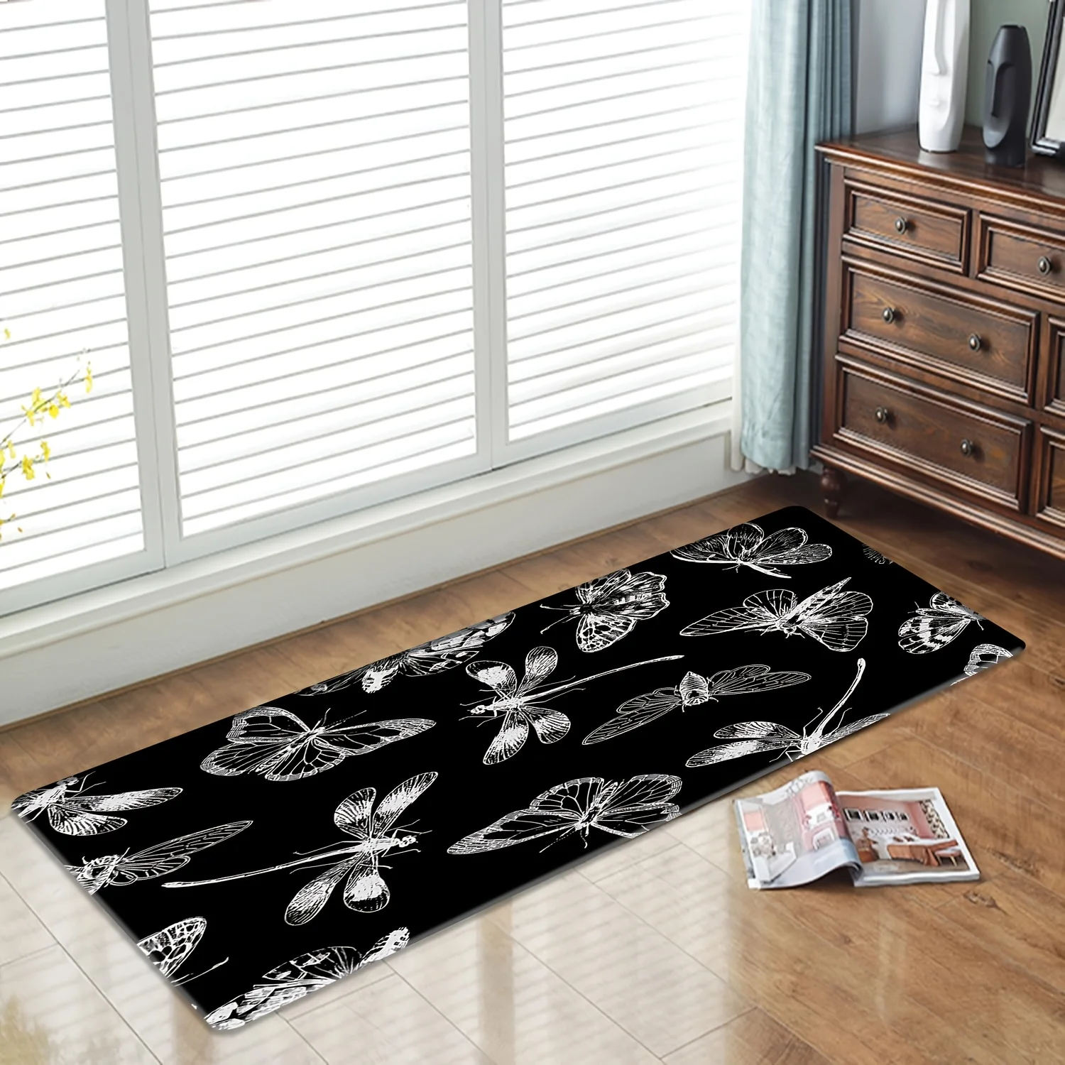 1pc 100% Polyester Black And White Insect Pattern Long Strip Anti-Slip Mat, Ultra-Soft Machine Washable Non-Fading Home Long S