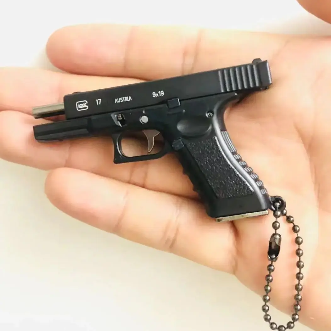 1:3 Mini pistola modello metallo G17 staccabile fai da te portachiavi Semi-lega giocattolo pistola ornamenti ciondolo giocattolo per bambini