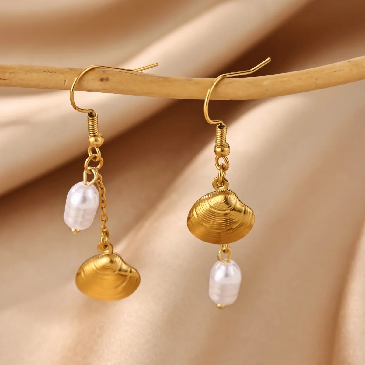 

Luxury Imitation Pearl Shell Drop Earrings for Women Stainless Steel Gold Color Piercing Earring 2026 Fashion Wedding Jewelry
