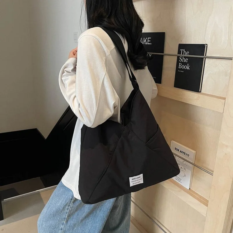 

Women's Handbag in Premium Leather - Crossbody Messenger Style Classic Elegant Luxury Brand Everyday