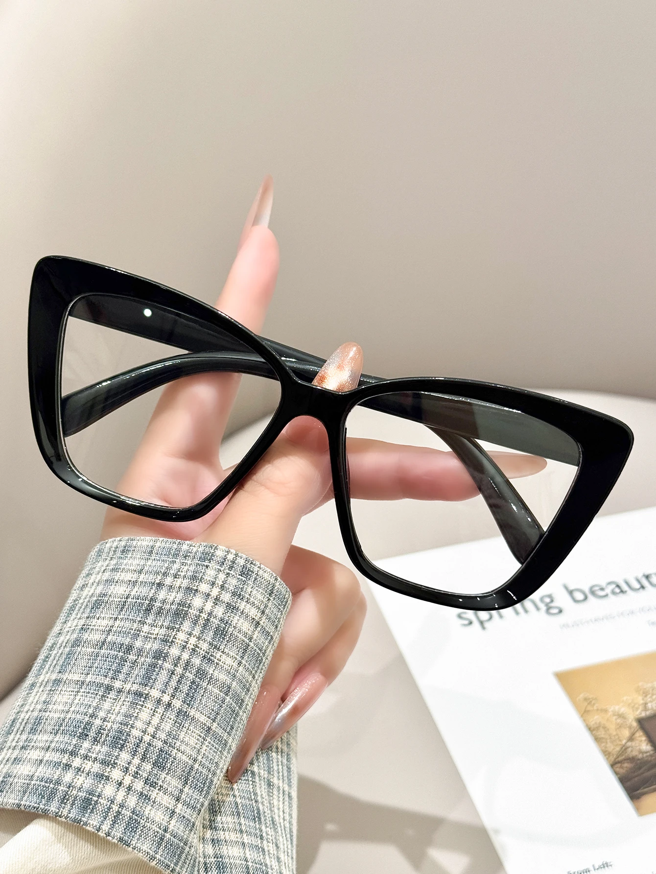 1pc daily fashionable black cat-eye glasses, suitable for all kinds of makeup and clothing, wear when you go out view 2