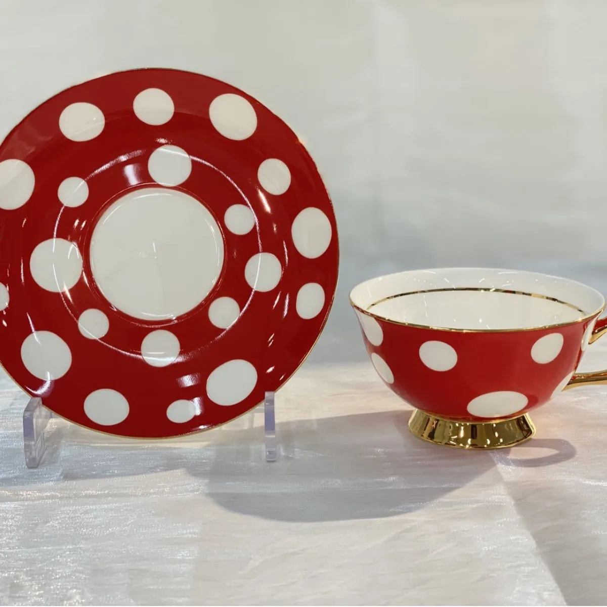 

220ml Red White Polka Dot Ceramic Coffee Cup Plate European Modern Chinese Western Combination Gold Handle Milk Cup Dish Set