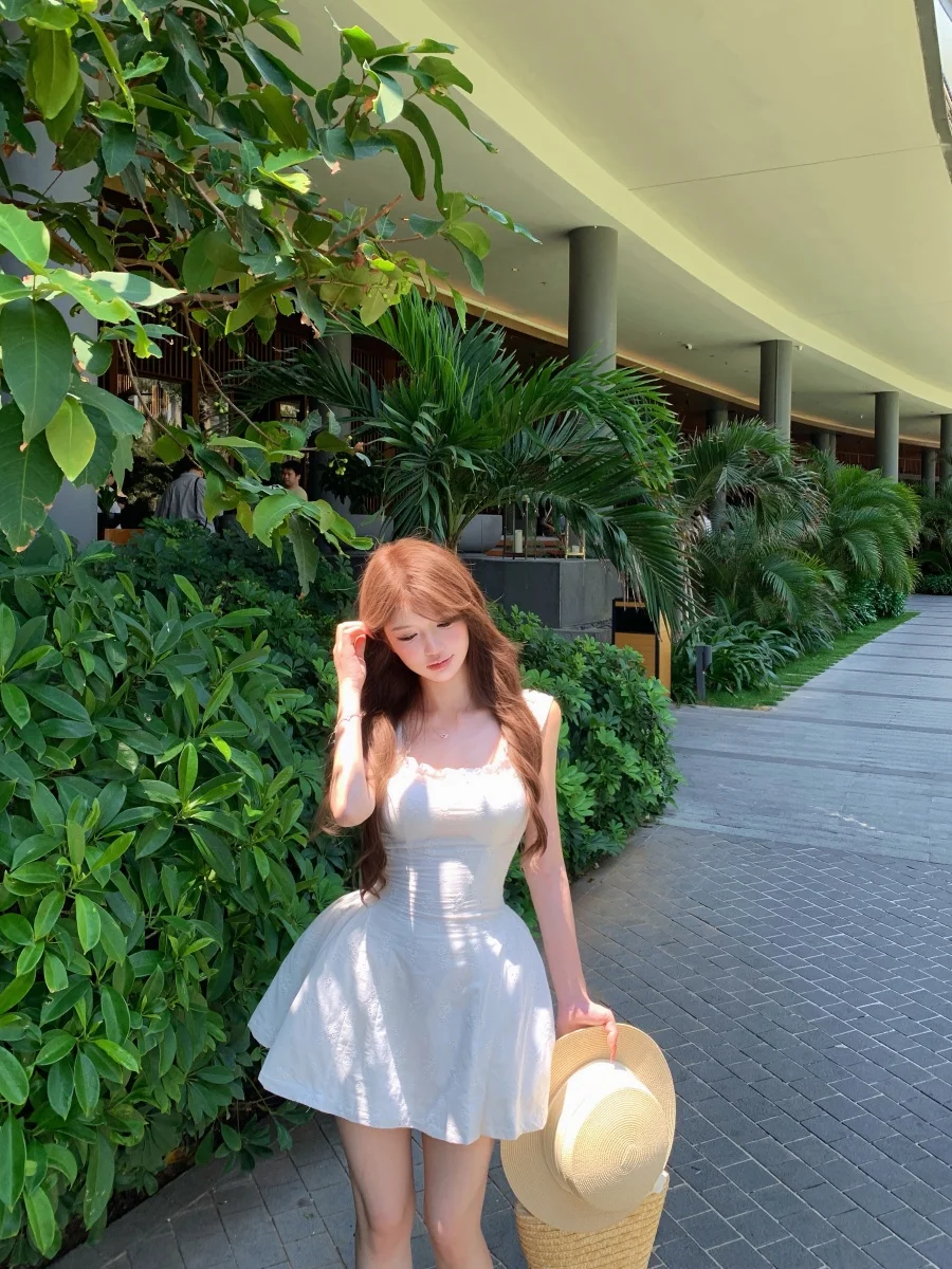 

Летнее женское платье в французском стиле с кружевной отделкой, белое, фасона «колокольчик», А-силуэт, с завышенной талией, стройнящее, без бретелек, для прогулок по городу