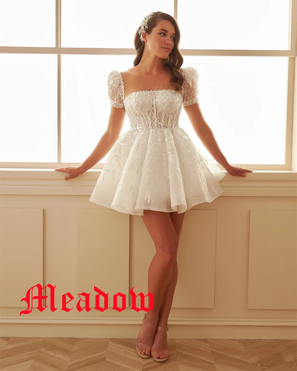 맞춤형 절묘한 화이트 Organza 스퀘어 칼라 짧은 소매 웨딩 드레스 우아한 코트 트레인 스팽글 백리스 신부 가운