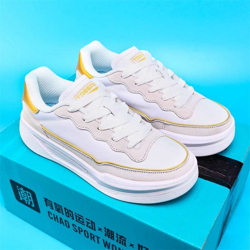 

Кроссовки. Модная спортивная повседневная обувь, тренд сезона, для ежедневного использования.