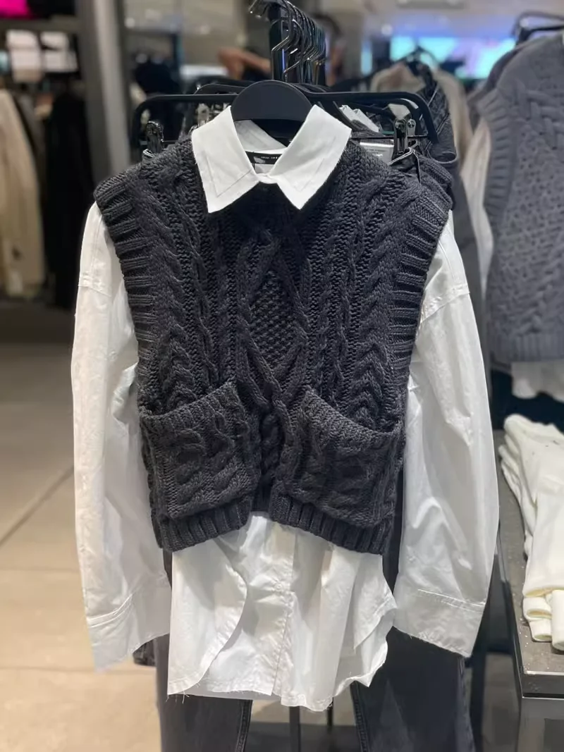 

Retro Eight-strand Knitted ort round Ne Vest Sweater Women's Faion Autumn Winter New Arrival Cotton Button Detail Pure ...