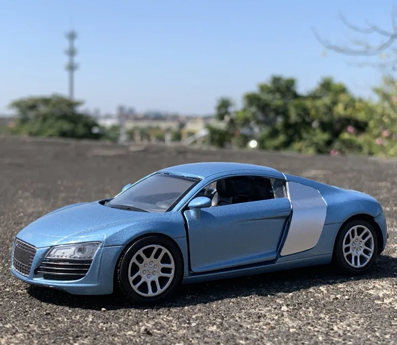 

1/32 New Arrival Special Price Diecast Metal German Luxury Convertible Sports Car R8 Model Ornament Collection Display Toys