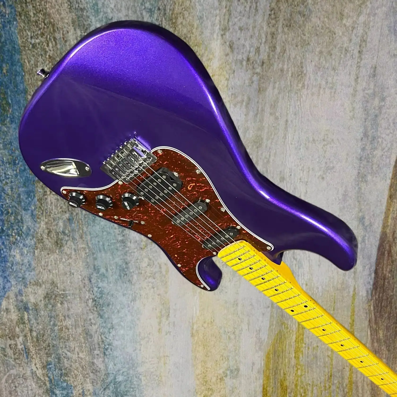 

Hot Sale Electric Guitars Mahogany Body SSH Pickups Metallic Purple Color Red Tortoise Shell Pickguard Maple Fretboard