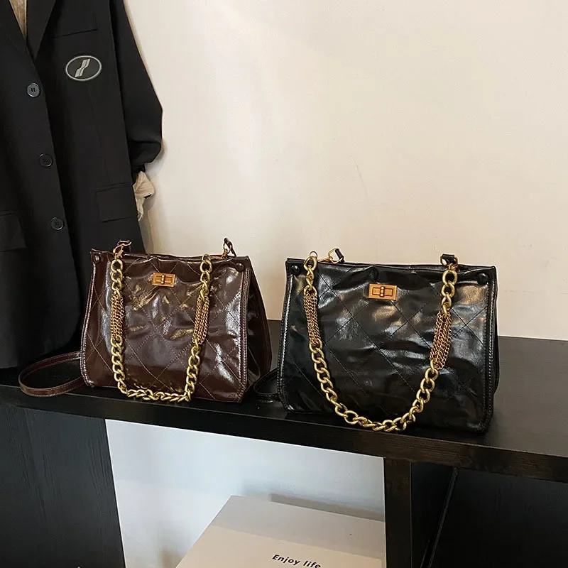 

Сумка на цепочке с вышивкой 2025, кошелек через плечо из веганской кожи с ремесленной отделкой, все необходимое для дня в ночное время