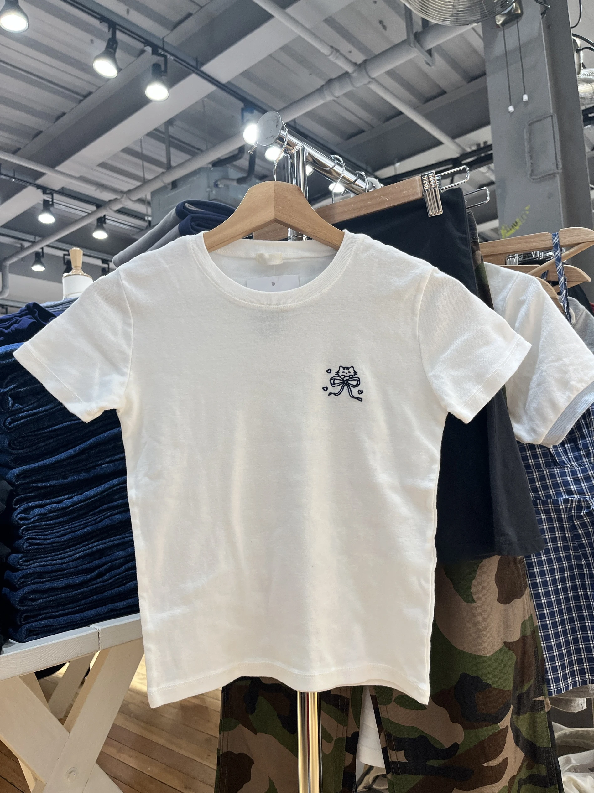 

Белая футболка с вышивкой котенка и бантом, женская новая хлопковая тонкая футболка с круглым вырезом и короткими рукавами, повседневные простые милые милые укороченные топы Y2k