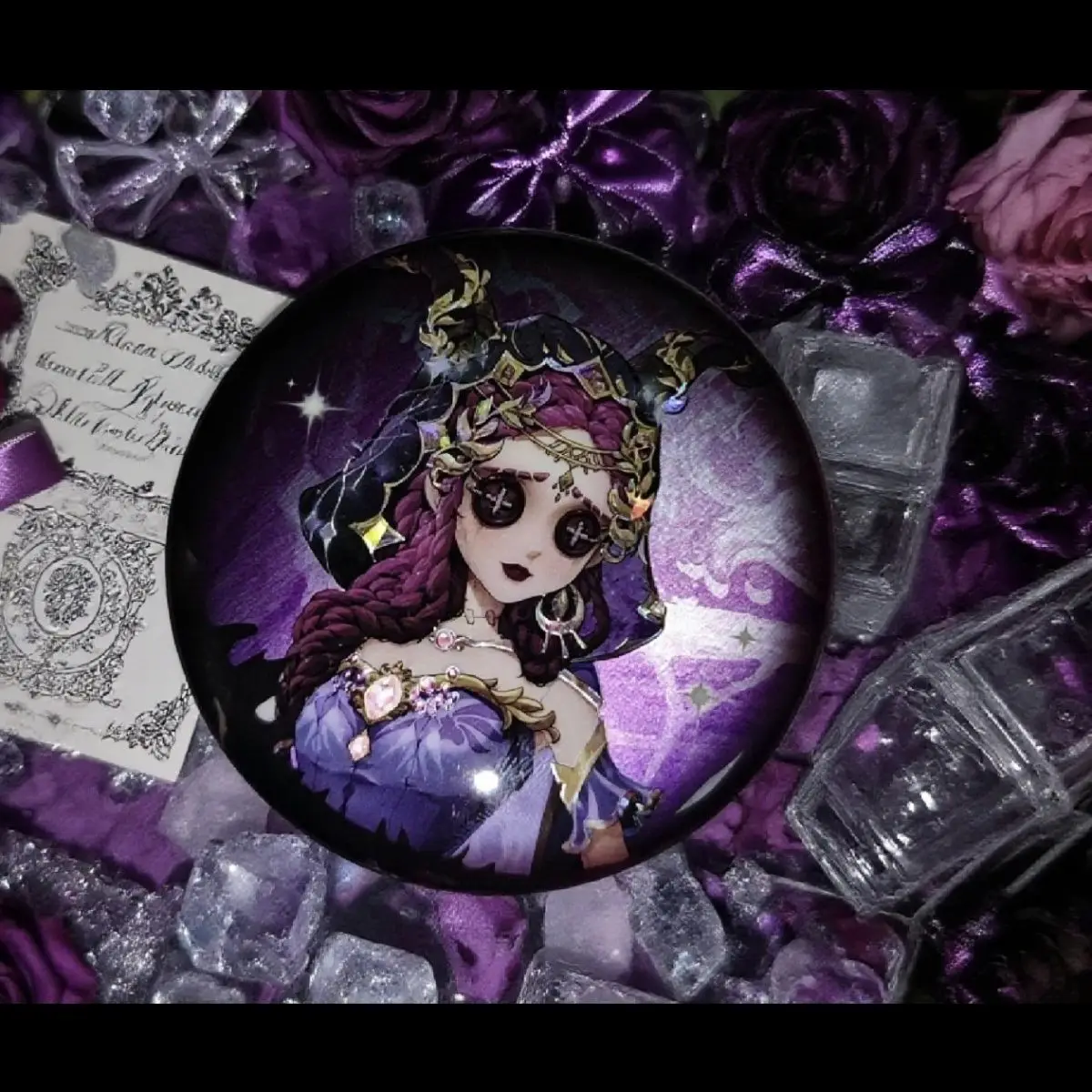 58 ミリメートルアイデンティティ V アニメブローチフィオナギルマンバッジバッグ服バックパックギフト漫画ピン DIY 装飾