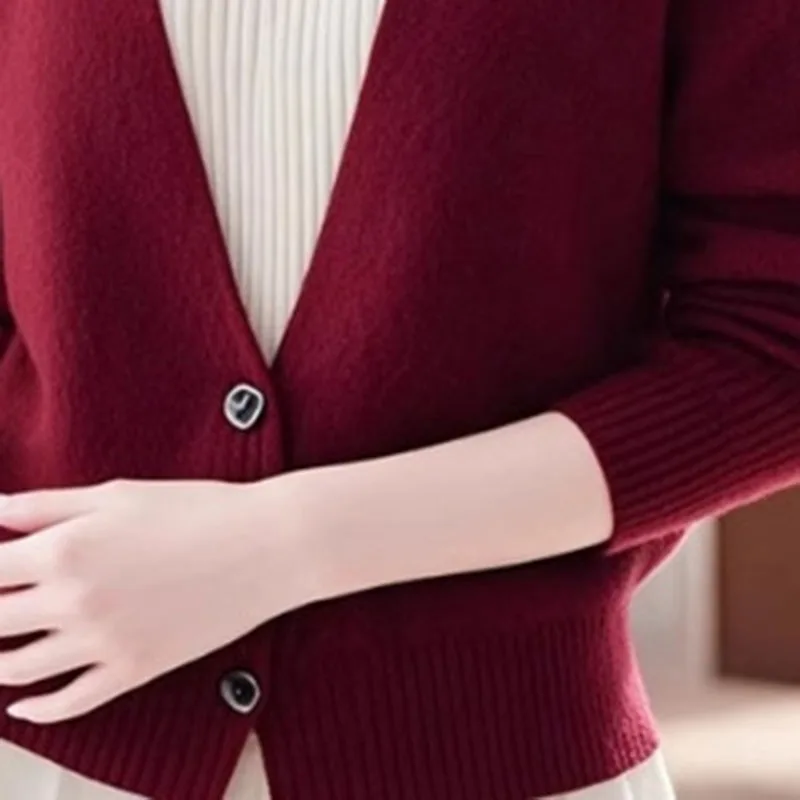 ถักเสื้อกันหนาวผู้หญิง Autumn2025 Chic ขนสัตว์ Bottoming ใหม่จีนปลอม 2 ชิ้นเสื้อใหม่สไตล์แห่งชาติยอดนิยมเสื้อกันหนาว