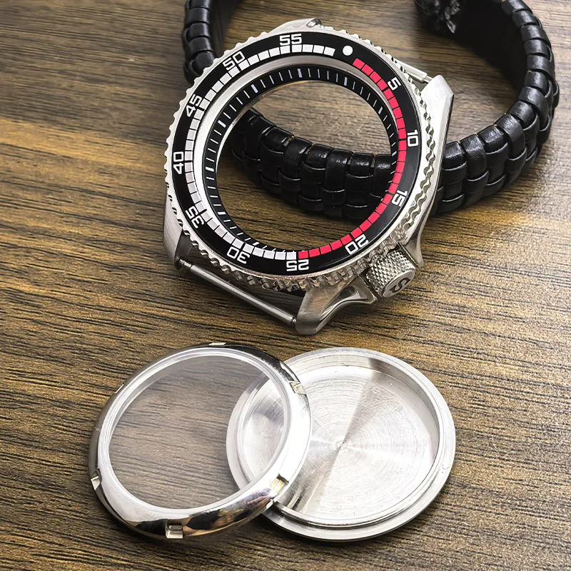 

Серебряный корпус SKX007 SRPD 42 мм с плоским сапфировым стеклом, подходит для механизмов NH35, NH36, 4R, 7S26, циферблат 28,5 мм, заводная головка на 3.8H, корпус SKX007.