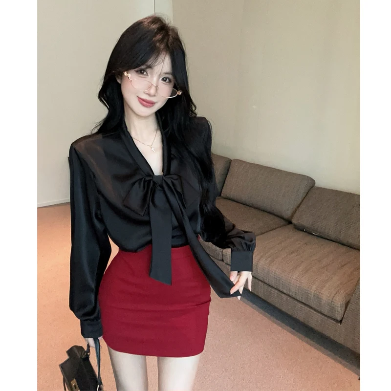 

Женский осенне-зимний комплект: черная шелковая рубашка с длинным рукавом в стиле Pure Desire и облегающая юбка с завышенной талией