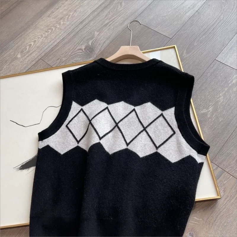 Retro Diamond Checkered Out Knit Vest Loose V-Neck Button Vest 2024 Autumn Winter Fashion Women Vest