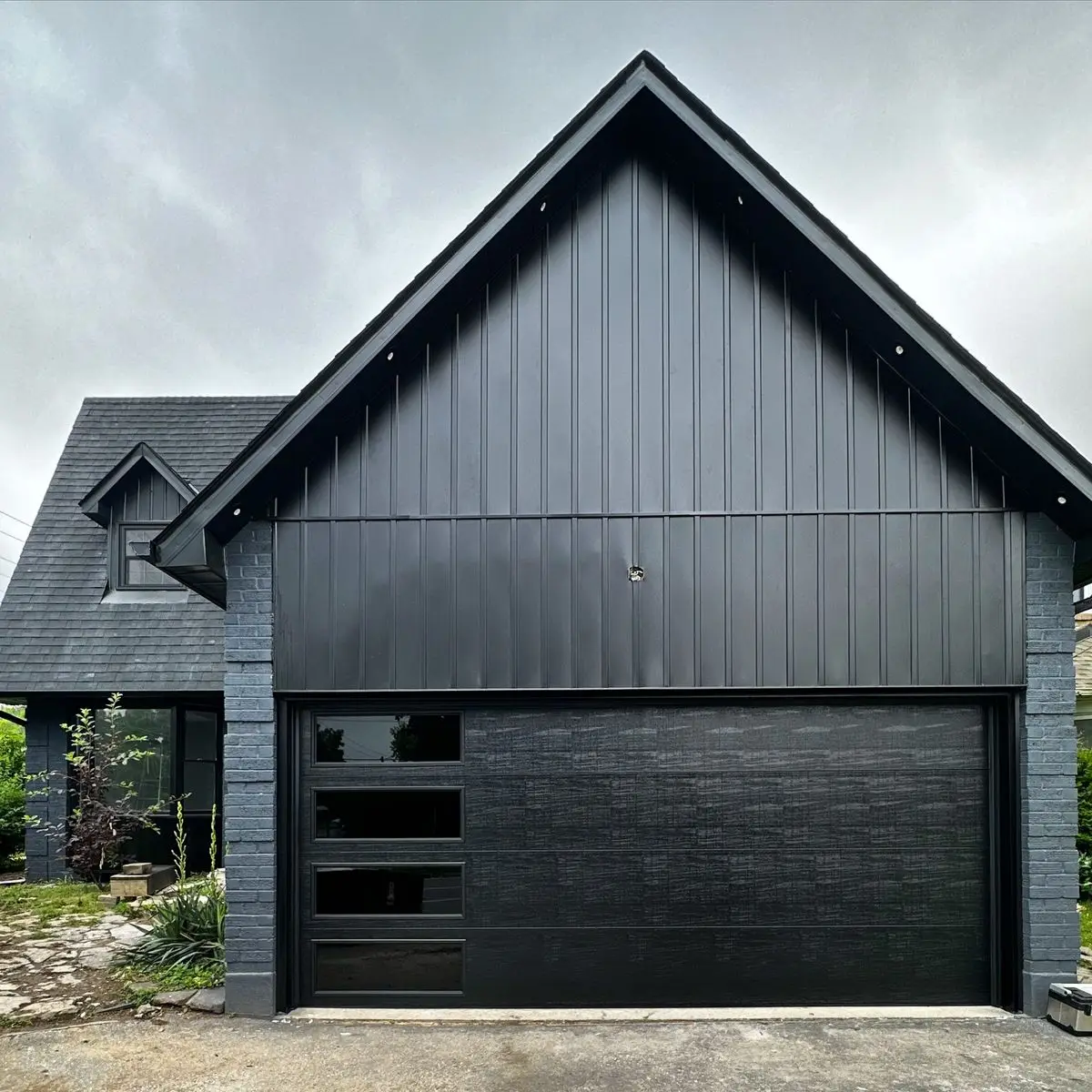 Customized Size and Color Simple Modern Design Aluminum Alloy Frame Garage Door for Villa Windproof Waterproof Garage Door