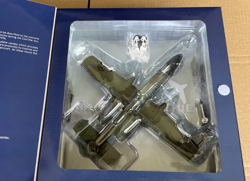 Fine HA1335 1/72 1991 US A-10A fighter model  Desert Storm Operation  Alloy Collection Model