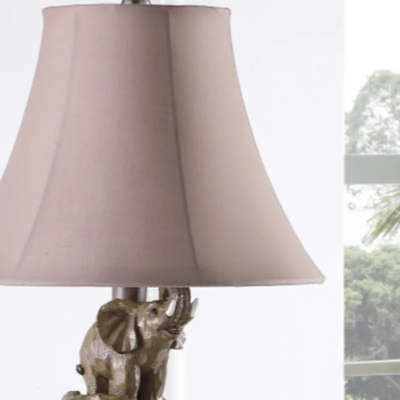 Lampada da tavolo in poliresina da 21 pollici Wildlife 3 elefanti impilati Design Camera da letto Soggiorno Adatto per l'illuminazione domestica in stile Safari