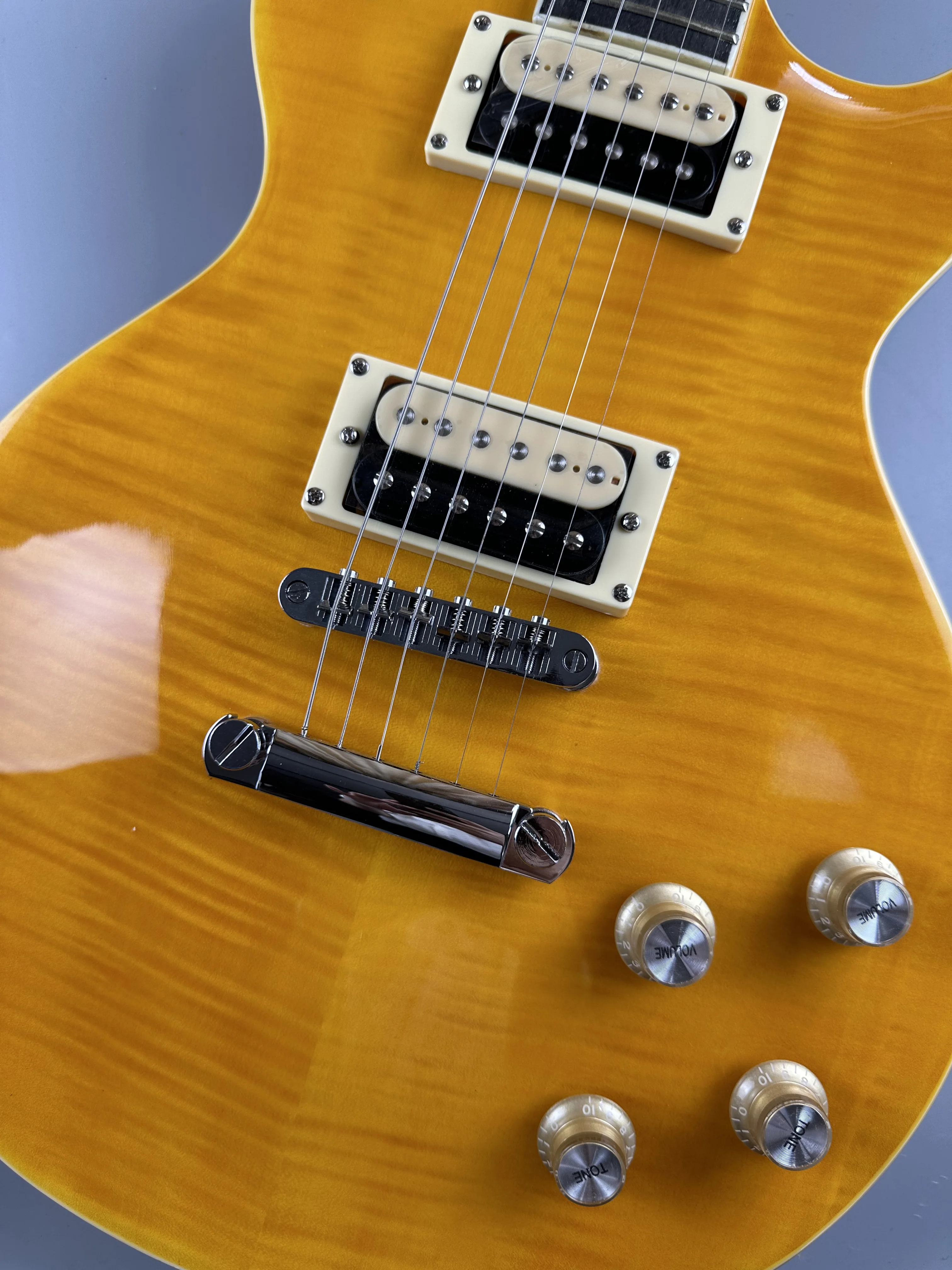 Standard electric guitar, Classic yellow tiger pattern, small mini pickup, available in stock, lightning package