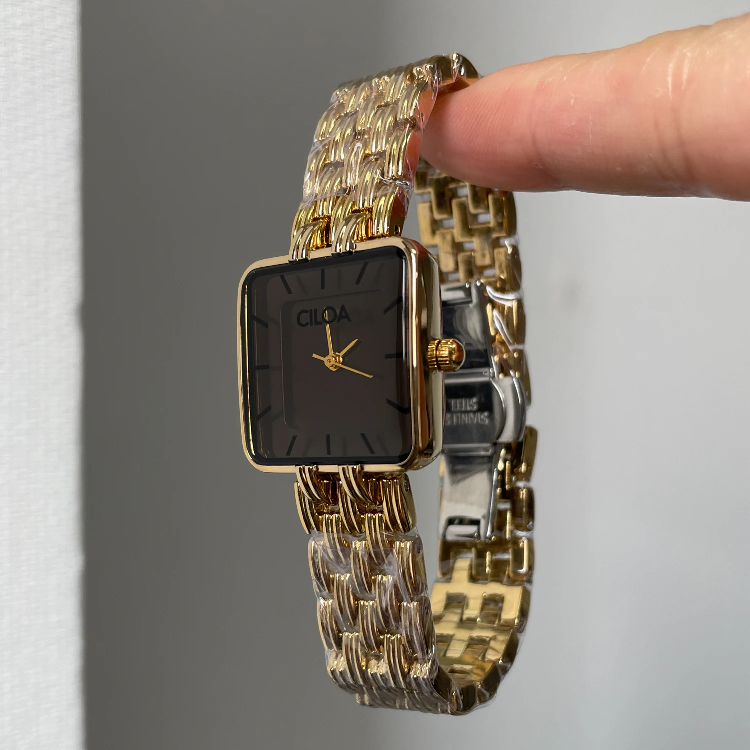 CILOA Mini Logo Vintage Square Watch Gold Case Textured Leather Strap Minimal Light Luxury Ladies Daily Quartz Wristwatch Gift