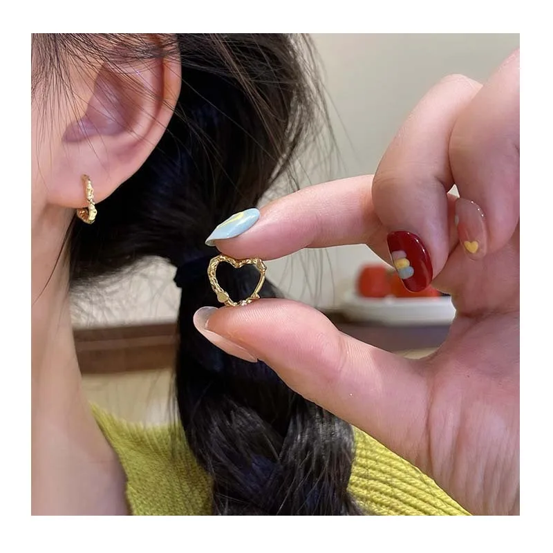 

Hollow Love Ear Buckle Women's Light Luxury Personality Temperament Niche Design Heart-shaped Earrings Versatile Two-color Earri