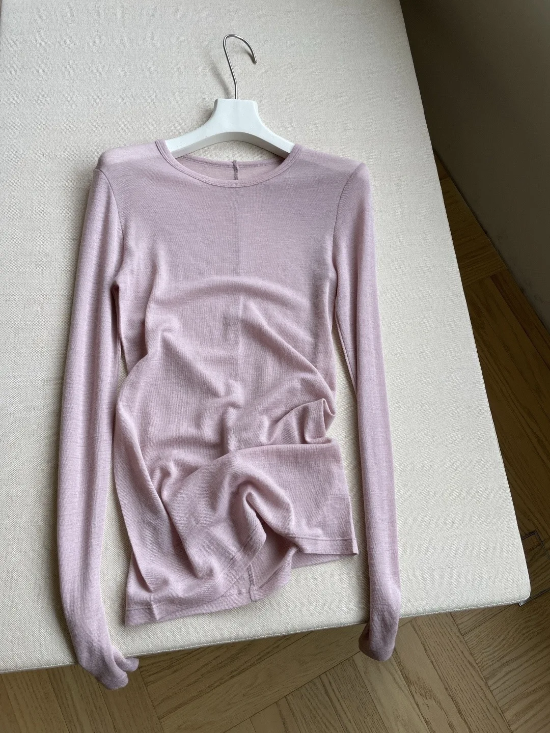 

Soft Knitted Long Sleeve round Neck Minimalist Style Women's Top Versatile Purple Color Fit Body Shape Spring 2026 Fashion