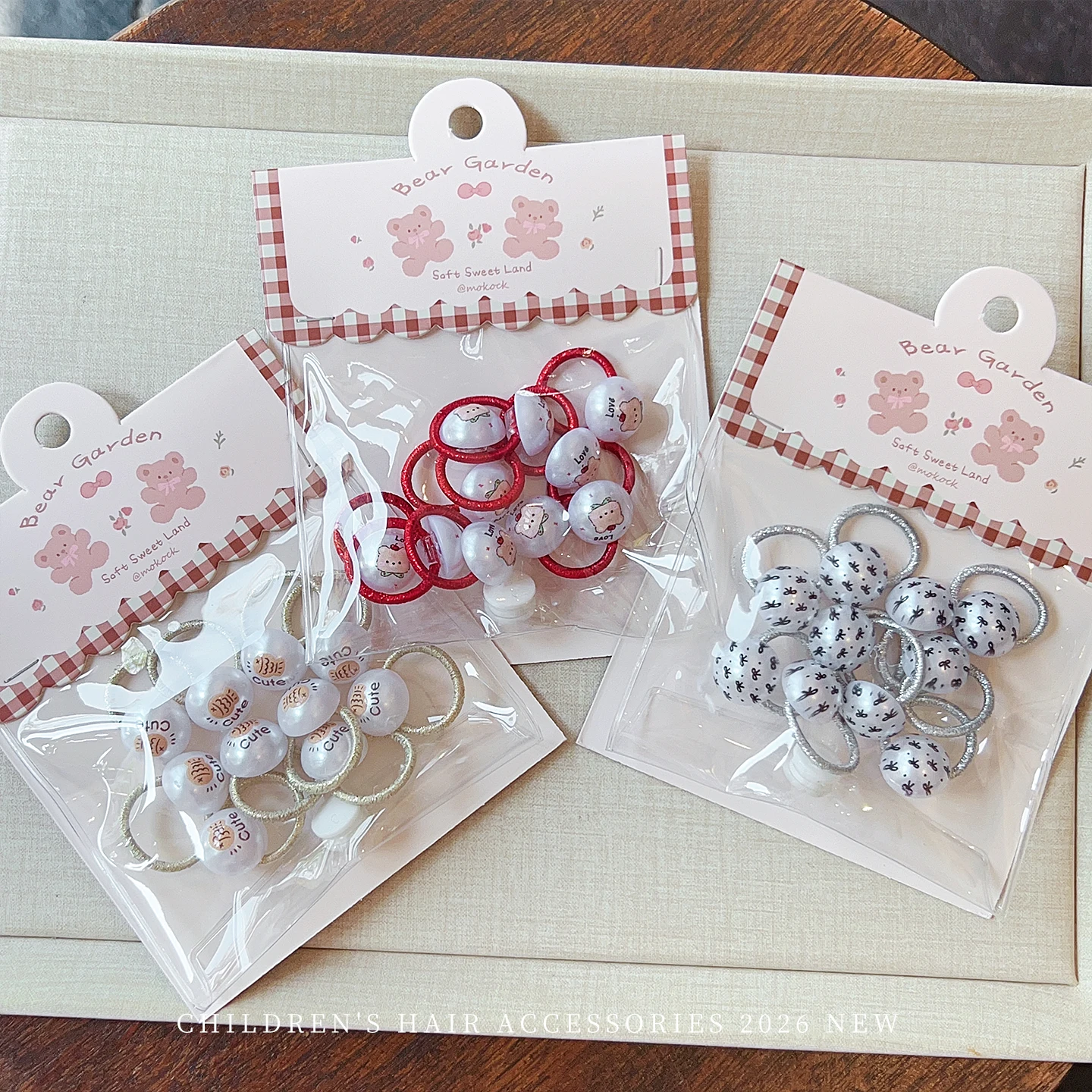 Haargummis mit Perlenmuster für Kinder, niedliche Bären- und Buchstabenmotive, Blumenmuster, elastische Haarbänder, Mädchen-Pferdeschwanz-Halter, süßes Haar-Accessoire für Kleinkinder. – Detail 4