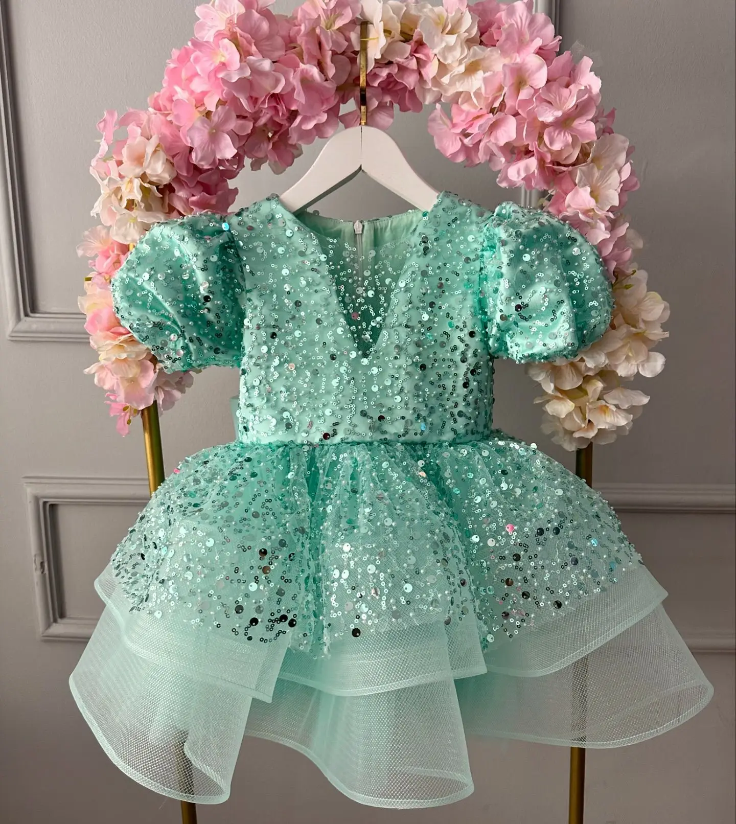 

Green Sparkly Sequin Ball Gown Little Flower Girls Dresses 2025 Crew Neckline Bowknot Short Sleeve Little Girl Pageant Dress