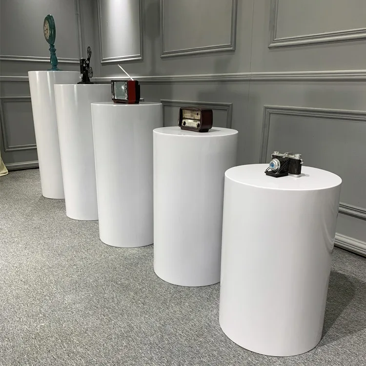 Paint cylindrical products Flowing water island platform exhibition hall window platform science and technology museum