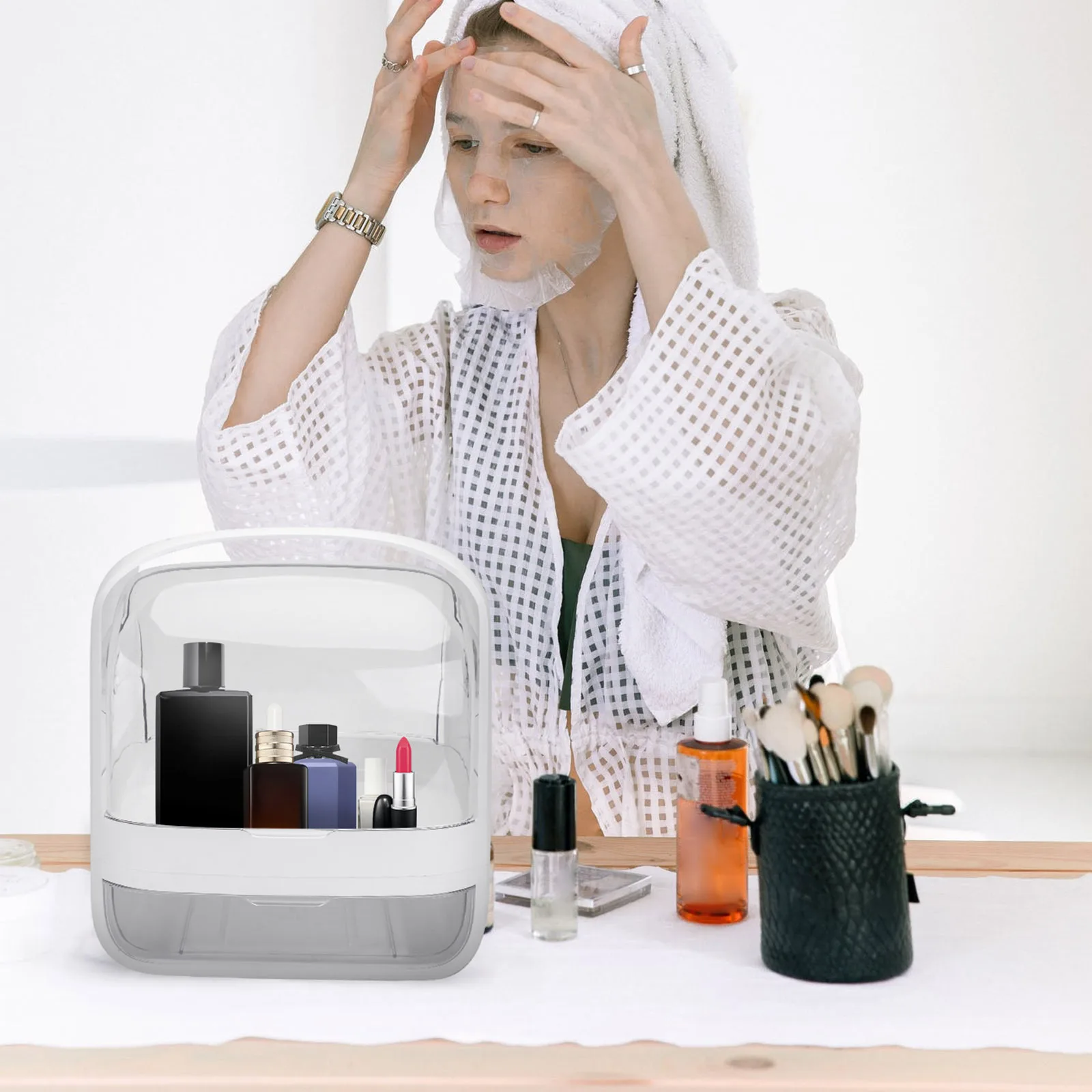 

1pc Small Crystal Cosmetics Storage Box Makeup Organizer For Bedroom Bathroom Dressing Table Desktop Skin Care Container