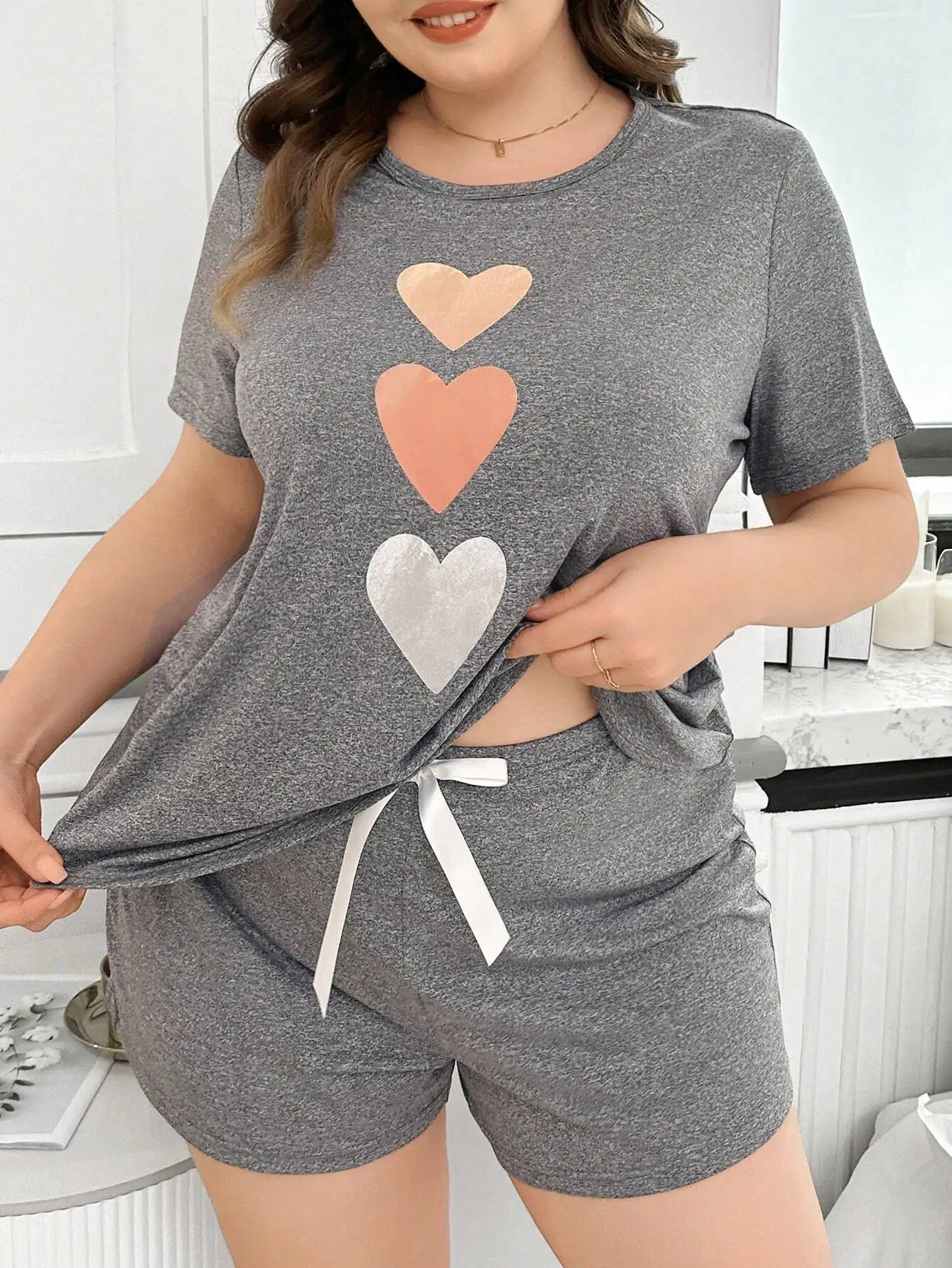 

Plus Size Women's Gray Heart Print Crew Neck Short Sleeve Pajama Set