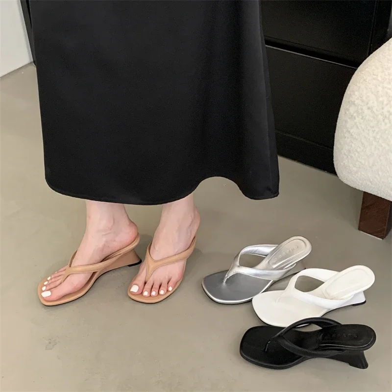 

Summer and Autumn Simple Outerwear Thick Soled Casual Beach Sponge Cake Soled Sandals Flip Flops Shoes for Women