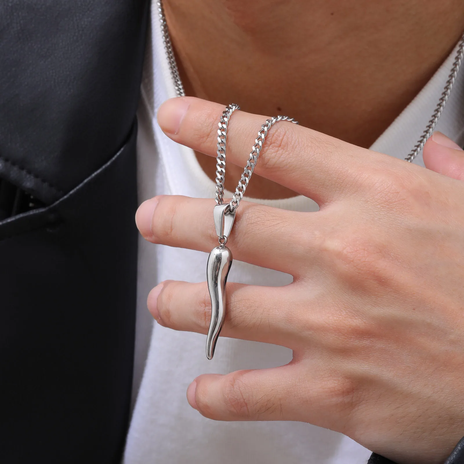 ITALIENISCHE HORN-Halsketten für Männer und Frauen, italienische Cornicello-Charm-Anhänger-Halsketten aus Edelstahl, Unisex-Schmuckgeschenke – Detail 2
