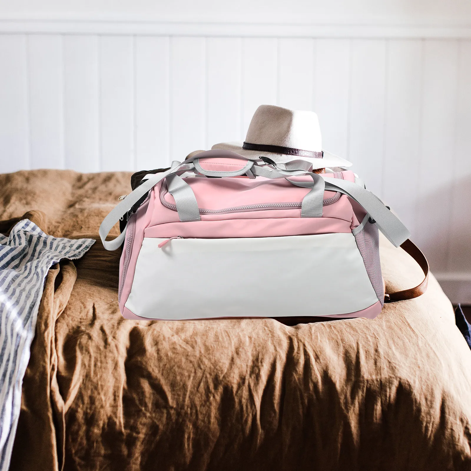 

Durable Large Capacity Luggage Bag Oxford Cloth Material Wet Dry Compartment Fashionable Color Travel Sports Gym