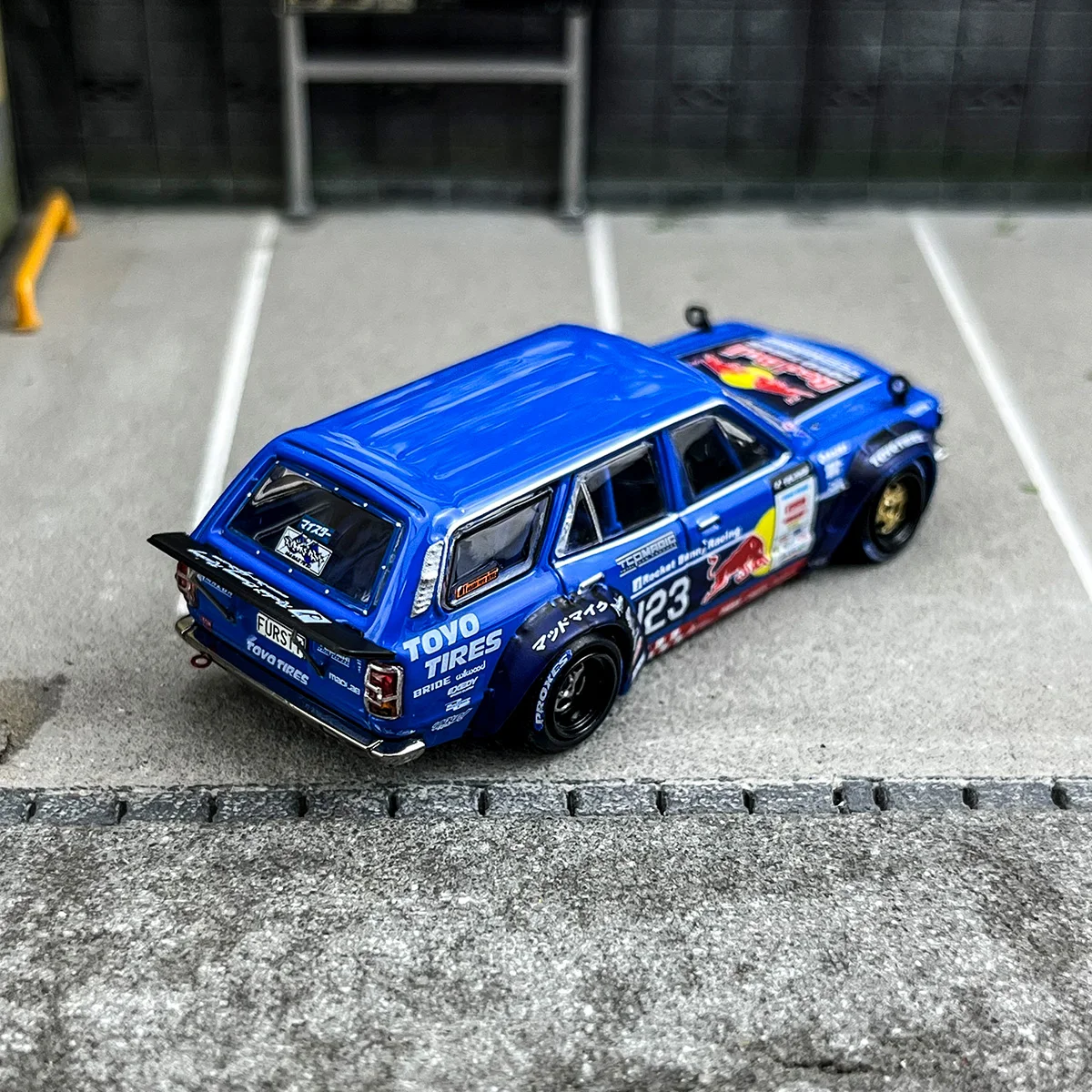 INNO Diecast 1/64 Mazda RX3 MAD MIKE 1976 Model Samochodu Ze Stopu Metalu Mazda Zabawki dla Chłopców Oryginalne Pudełko Dostępne