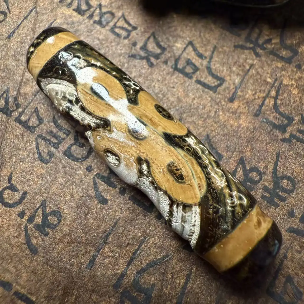 Magical Ancient Tibetan DZI Beads Old Agate dragon pattern lightning 5eyes Totem Amulet Pendant 47.8x12.6mm