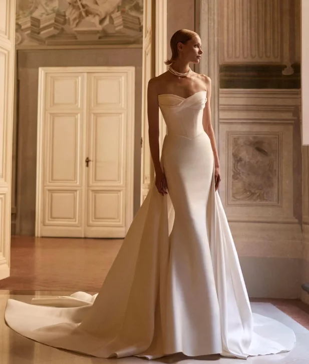 Strapless Satin Mermaid Wedding Dress Simple Sweetheart Bridal Gown With Small Train